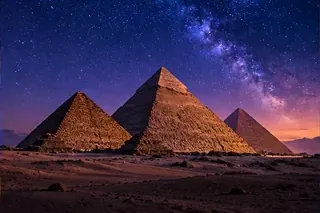 Illustration originale d’ambiance : pyramides sous un ciel étoilé